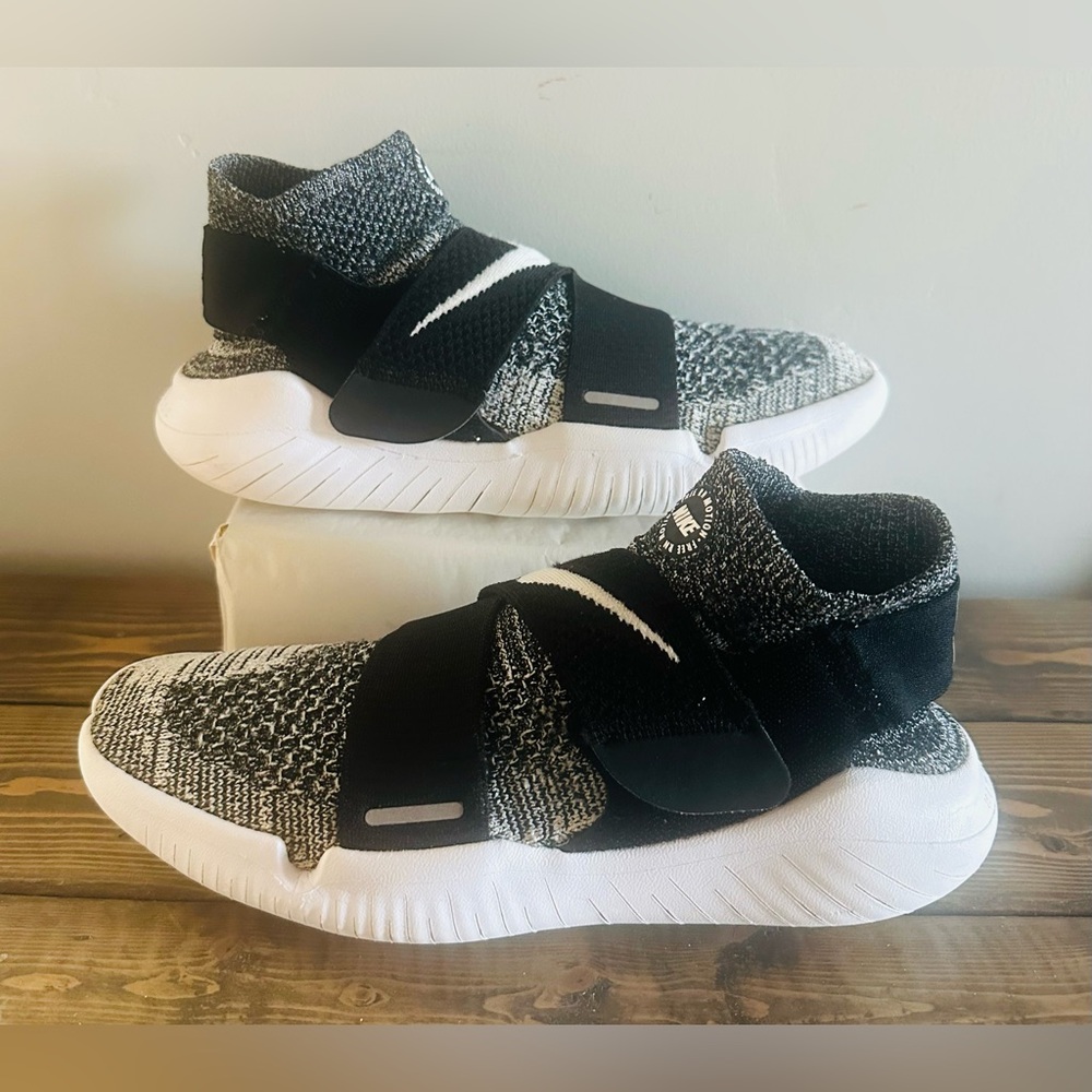 Nike Free RN Motion Flyknit Gray Black White Athletic Shoes Women's Size 7